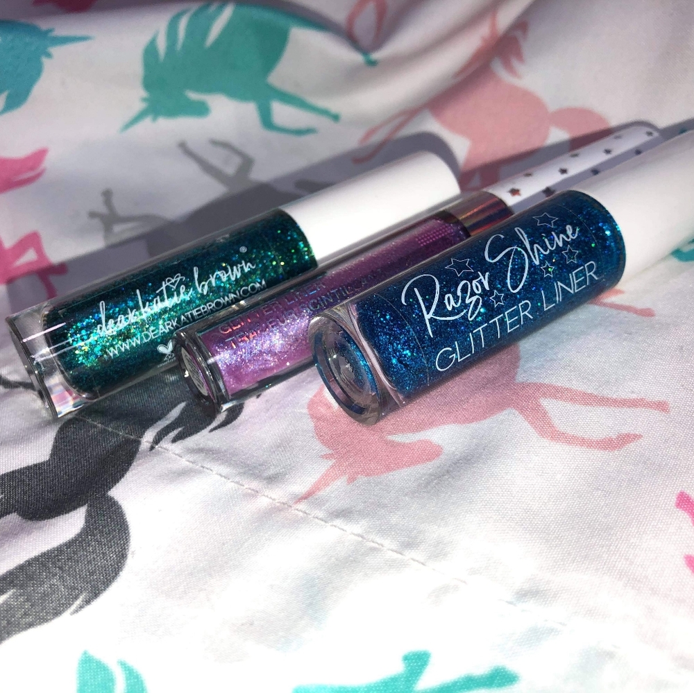 Glitter liquid liner